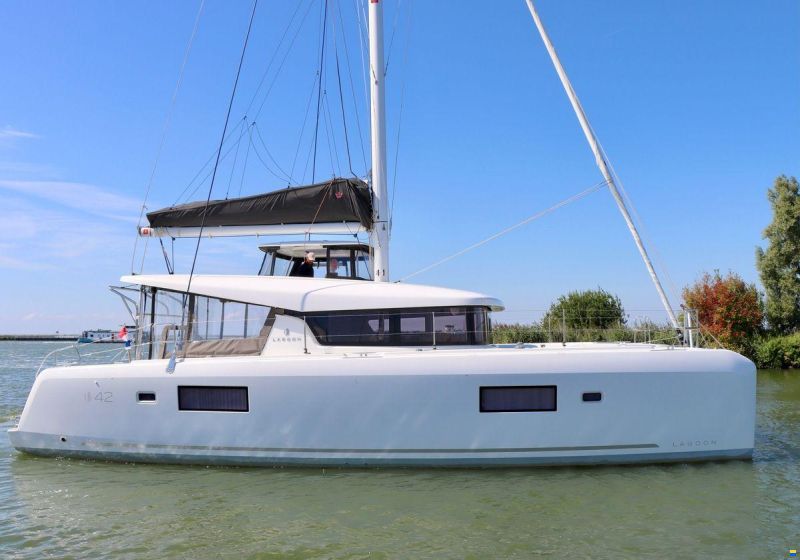Lagoon 42 Full specs