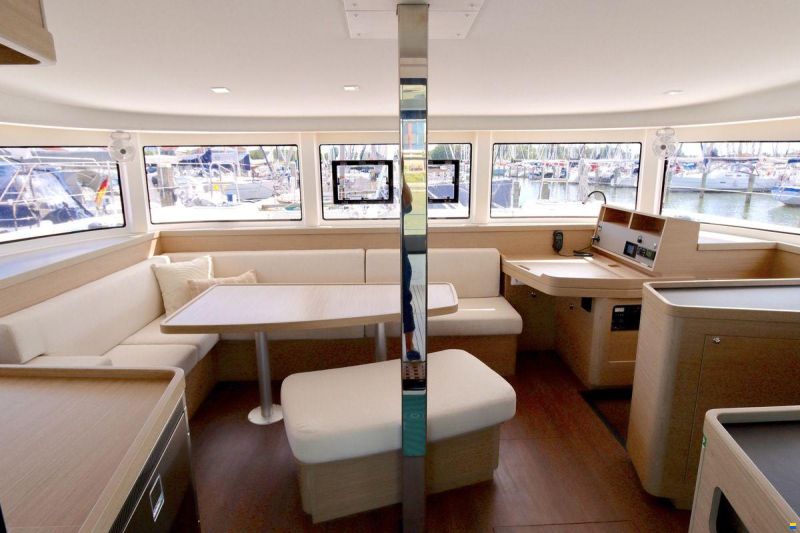 Lagoon 42 Full specs
