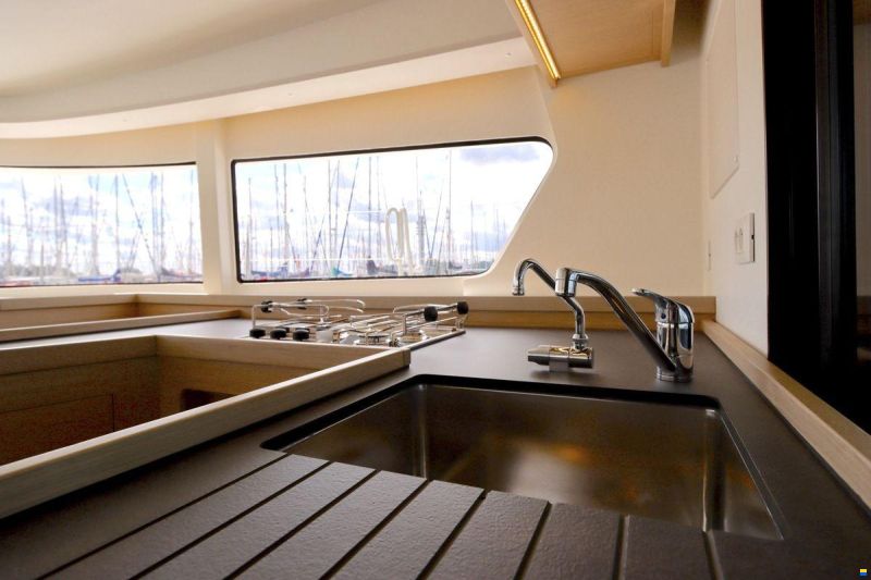 Lagoon 42 Full specs