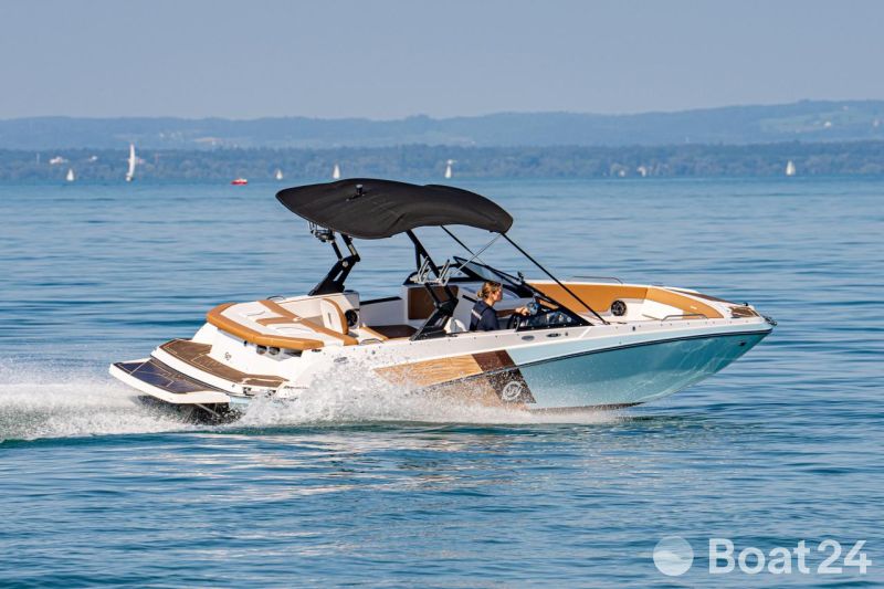 Glastron GTDW 225 - Surf Edition