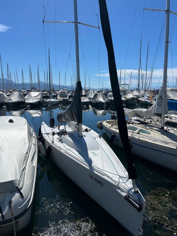 Esse 850 with Mooring spot Lutry