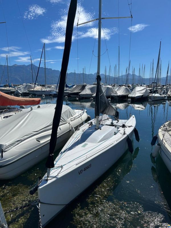 Esse 850 with Mooring spot Lutry