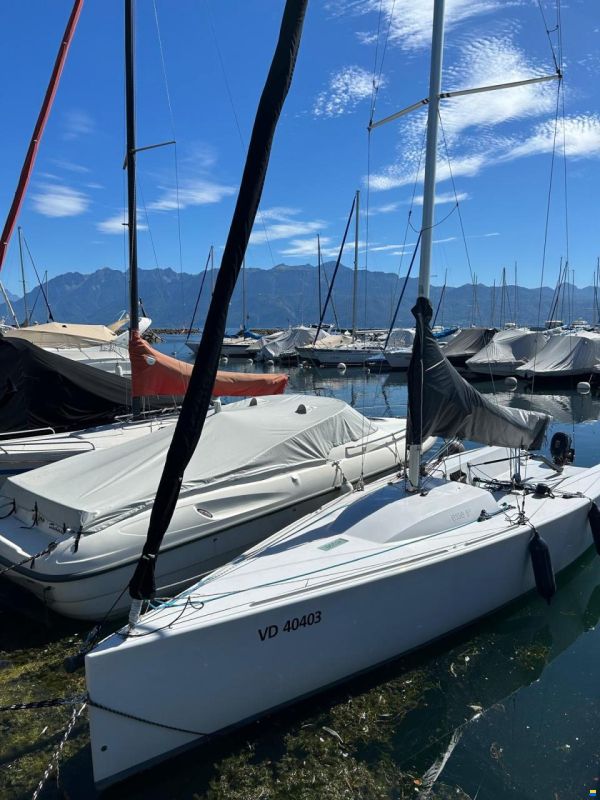 Esse 850 with Mooring spot Lutry