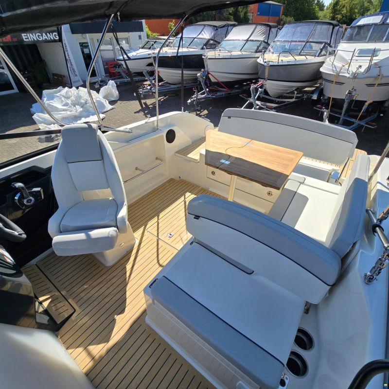 Quicksilver 675 Cruiser Deluxe Edition+Mercury F200X