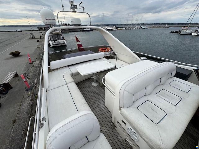 Fairline Squadron 62. BYTTE