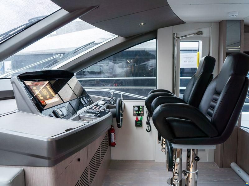Sunseeker 76 Yacht