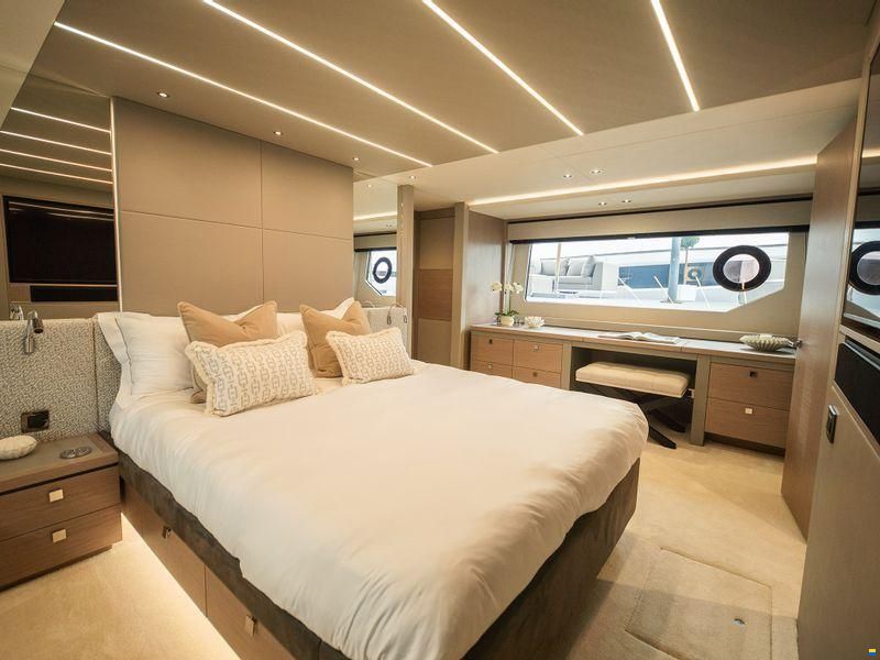 Sunseeker 76 Yacht