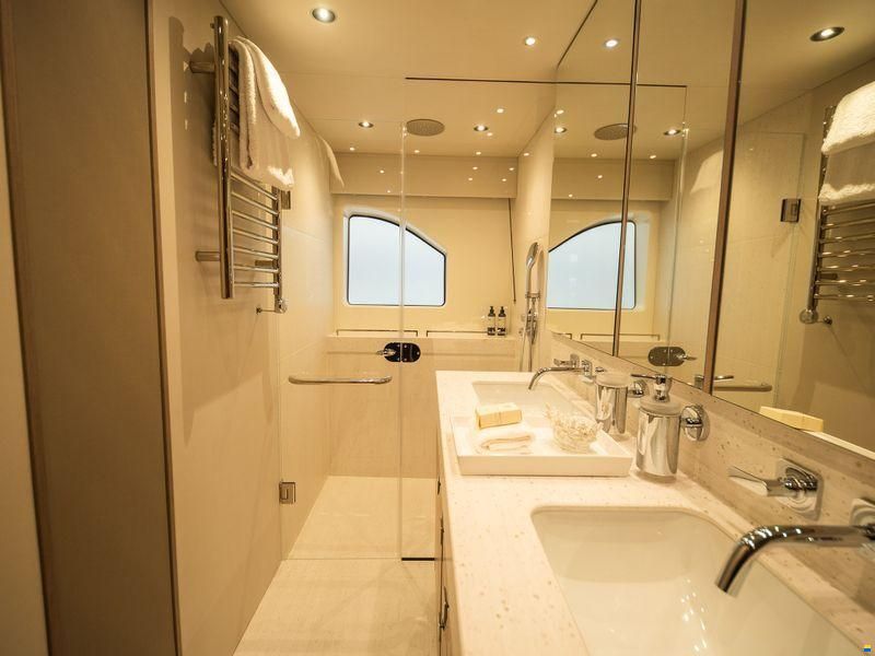 Sunseeker 76 Yacht