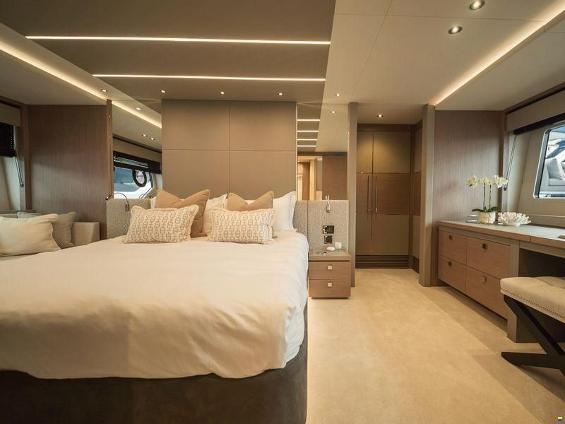 Sunseeker 76 Yacht