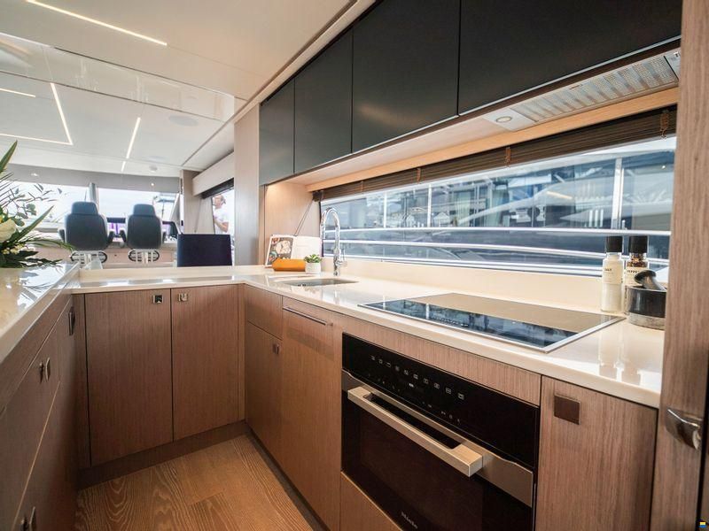 Sunseeker 76 Yacht