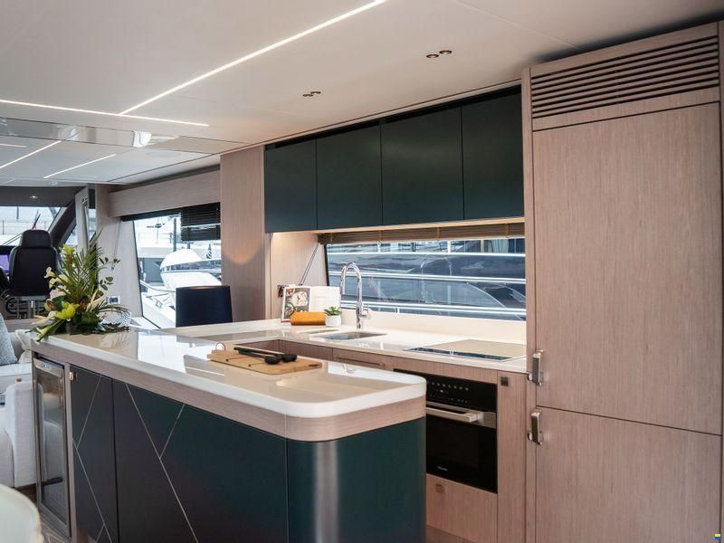 Sunseeker 76 Yacht