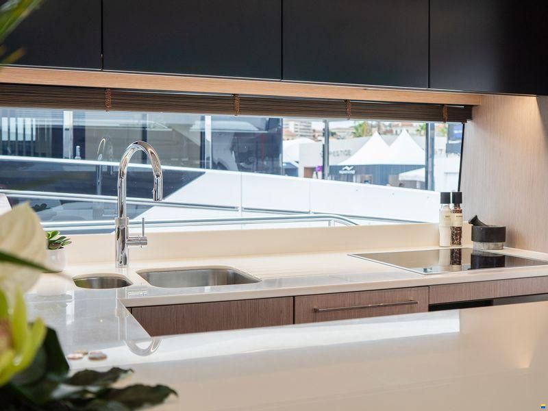 Sunseeker 76 Yacht