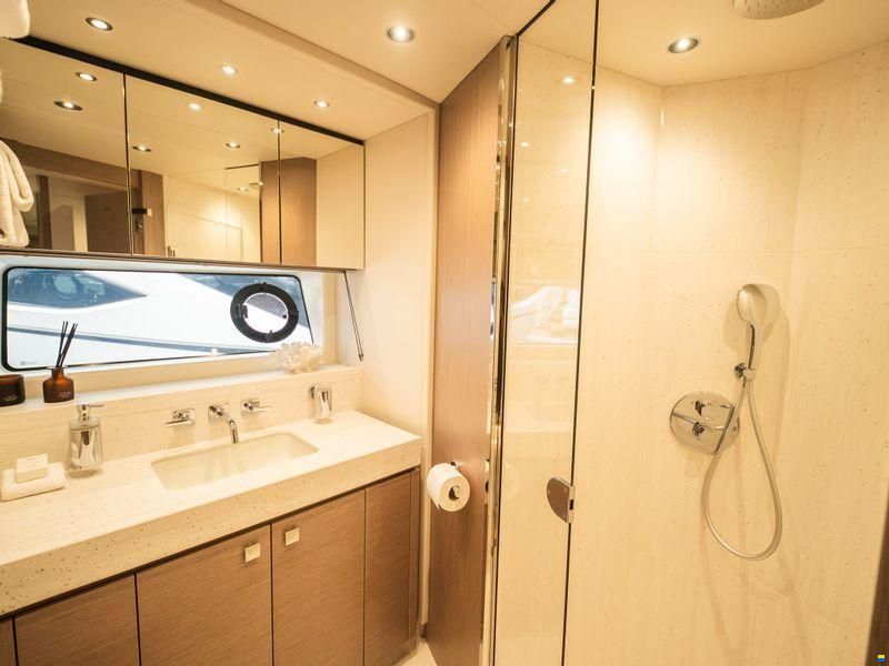 Sunseeker 76 Yacht