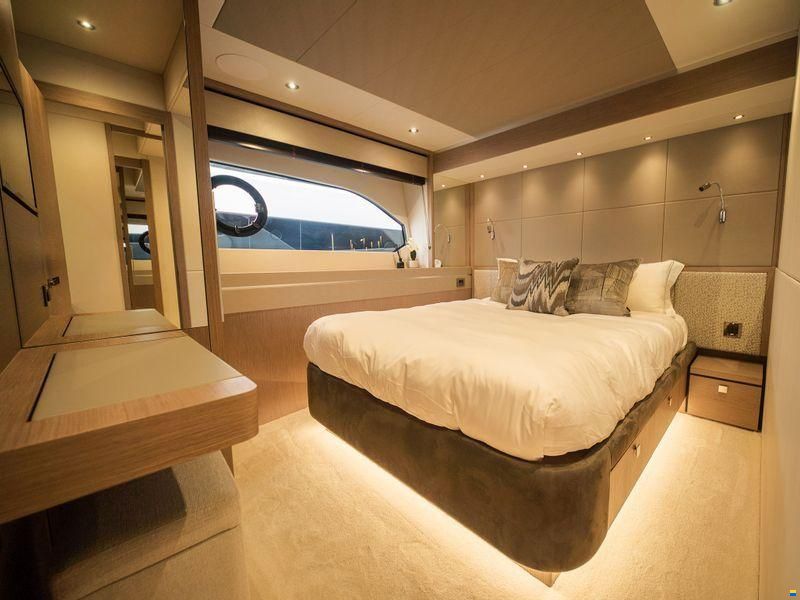 Sunseeker 76 Yacht