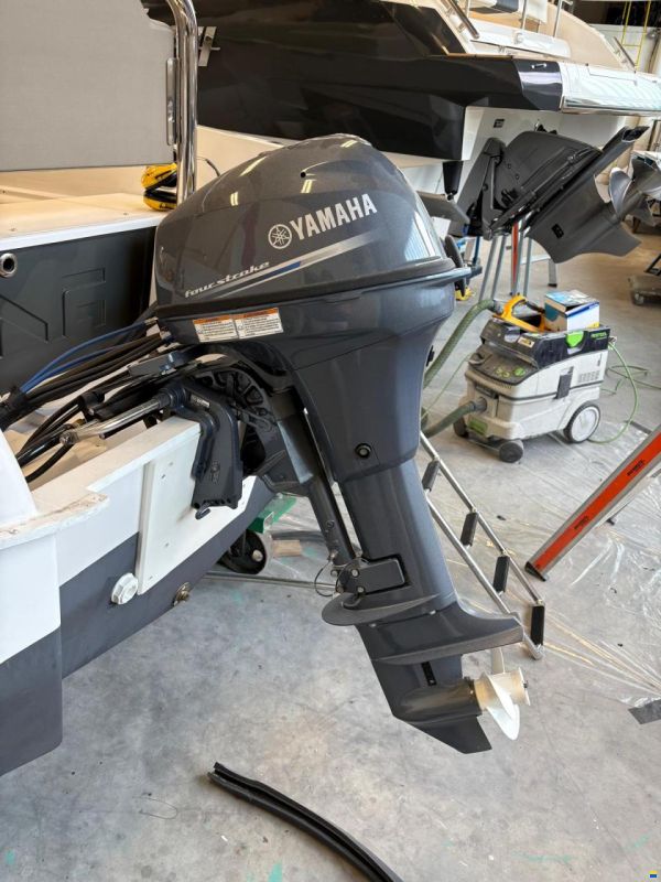 Yamaha F8FEL