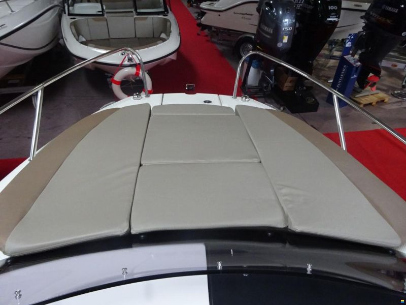 Quicksilver Activ 555 Cabin