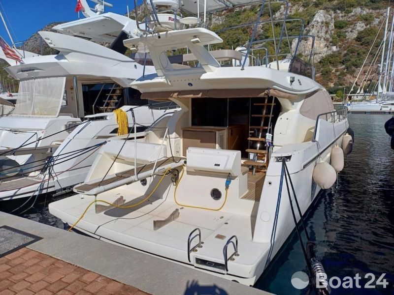 Ferretti 560