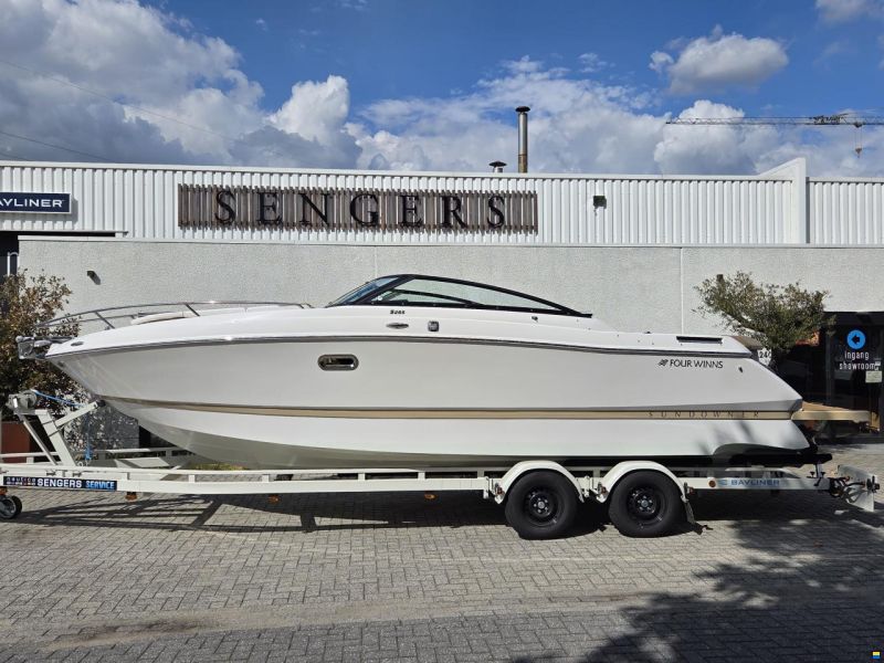 Four Winns S265 - V8-300 - low hours! - good condit