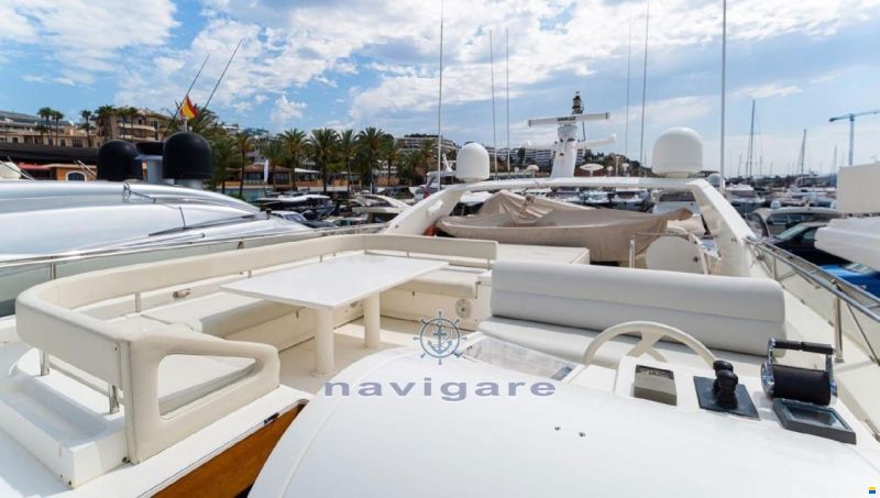 Ferretti 810