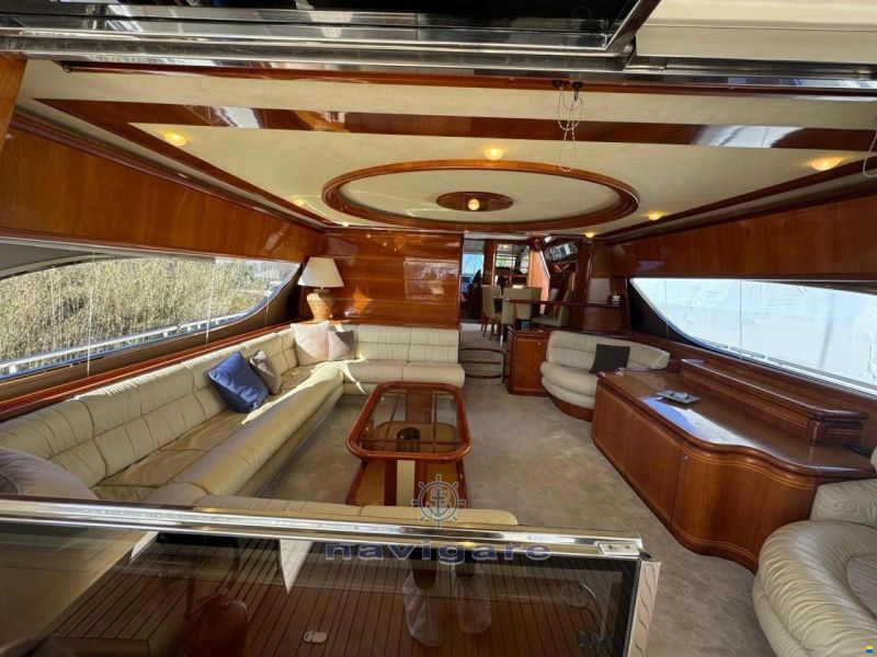 Ferretti 810