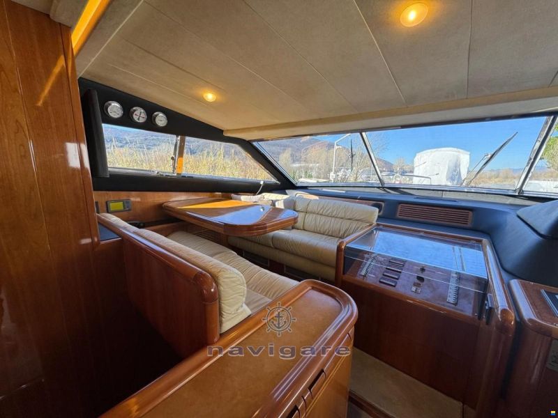 Ferretti 810