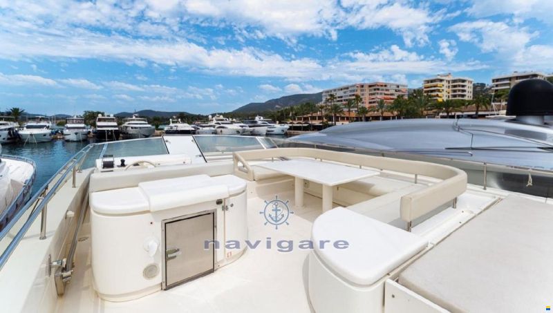 Ferretti 810