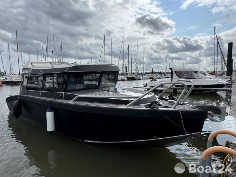 V-Boats Voyager 700 Cabin