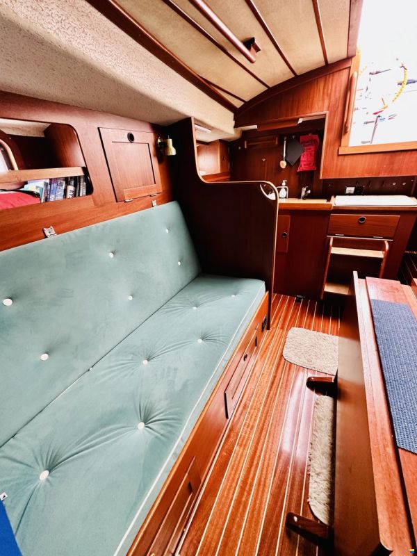 Hallberg-Rassy 352