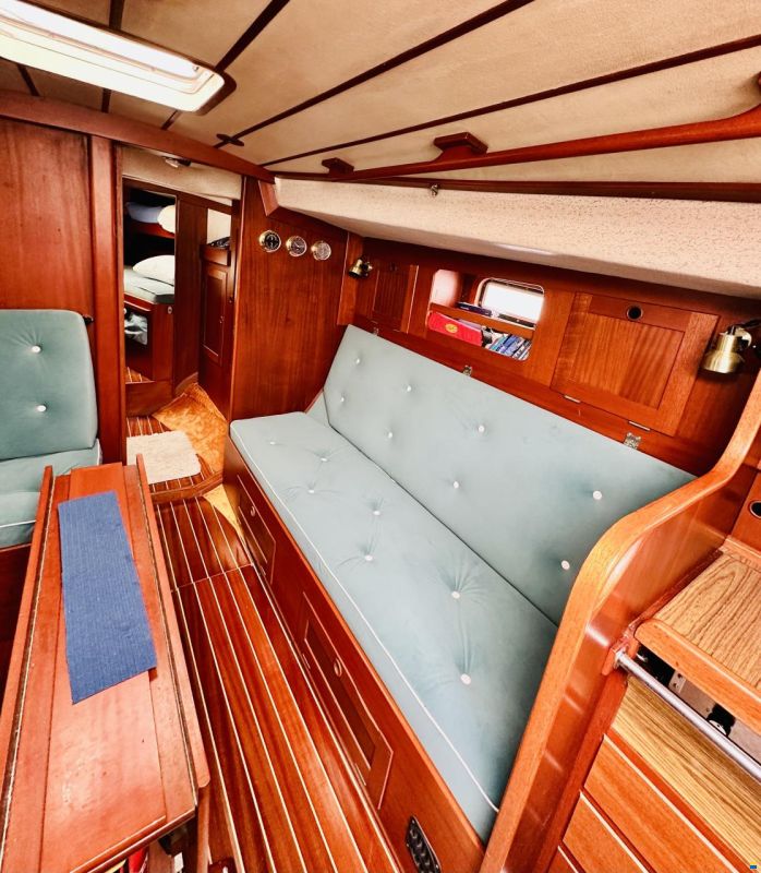 Hallberg-Rassy 352