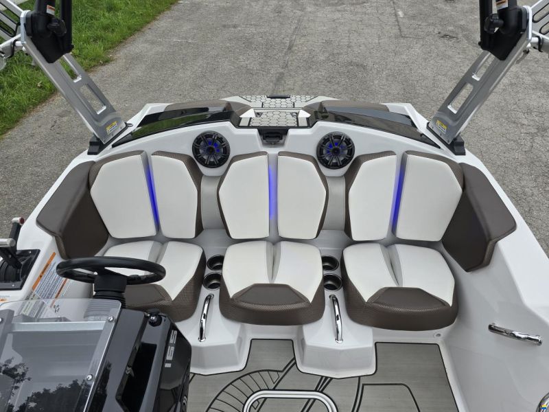 Scarab 165