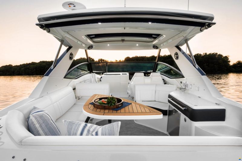 Sea Ray Sundancer 320