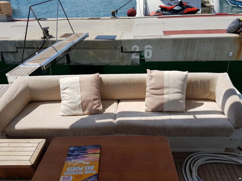 Sealine T-60