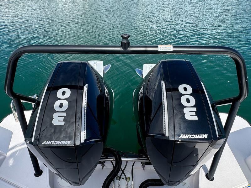 Axopar 37XC Cross Cabin