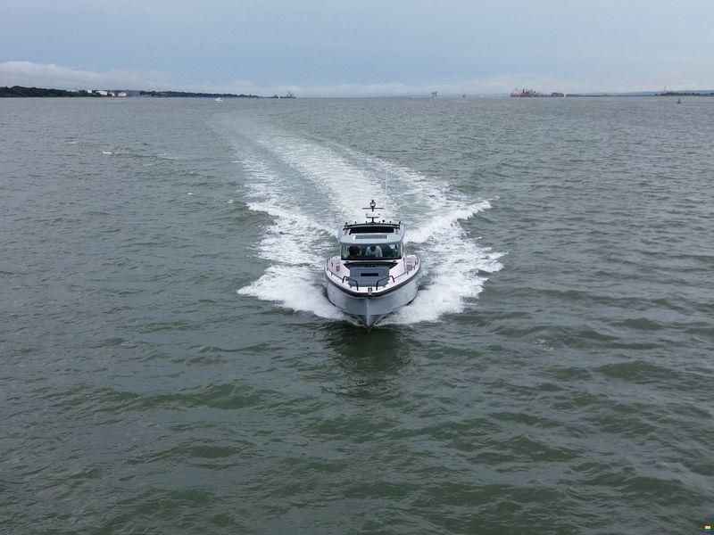 Axopar 37XC Cross Cabin