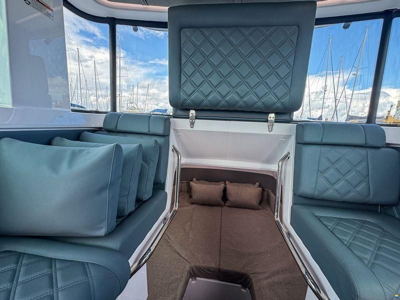 Axopar 37XC Cross Cabin