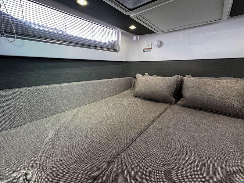 Axopar 37XC Cross Cabin