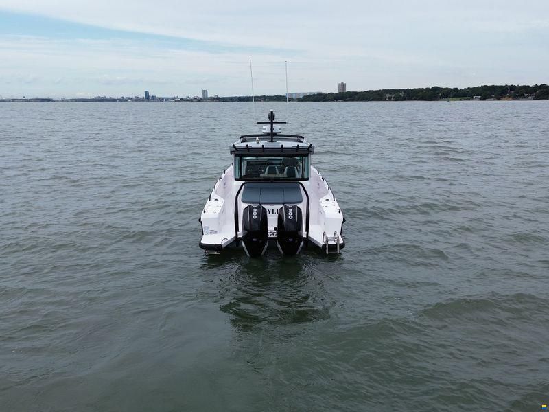 Axopar 37XC Cross Cabin