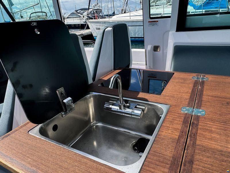 Axopar 37XC Cross Cabin