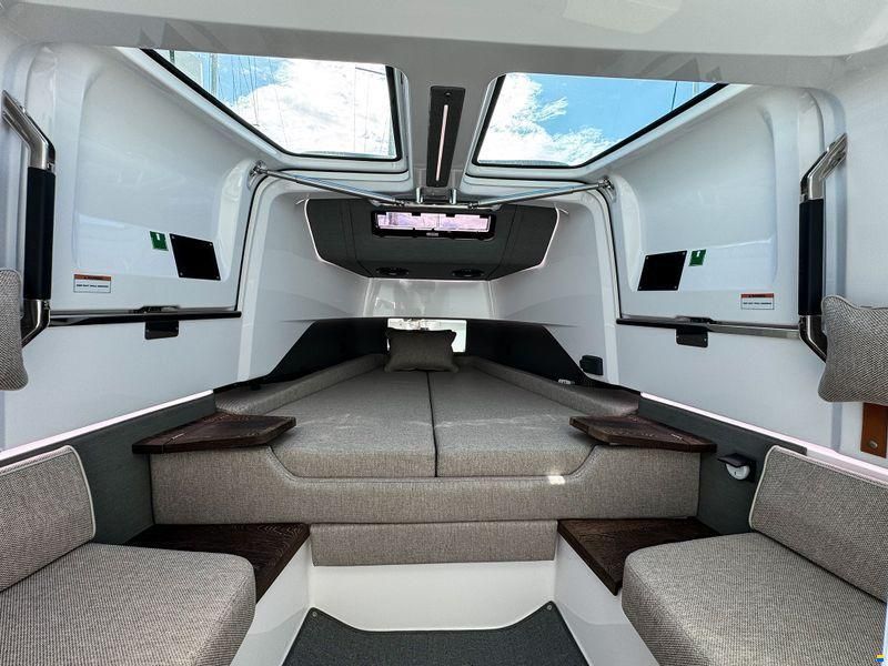 Axopar 37XC Cross Cabin