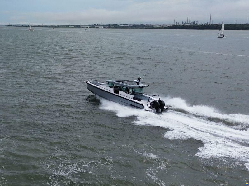 Axopar 37XC Cross Cabin