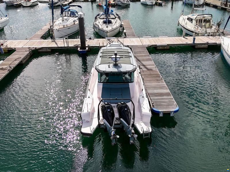 Axopar 37XC Cross Cabin
