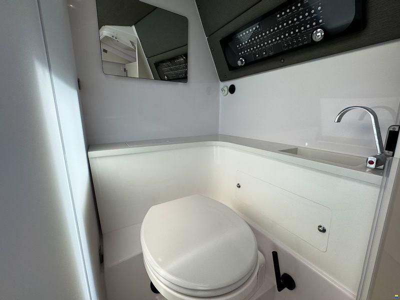Axopar 37XC Cross Cabin