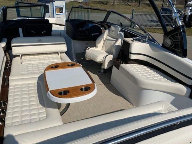 Cobalt Boat, LLC R7 Surf