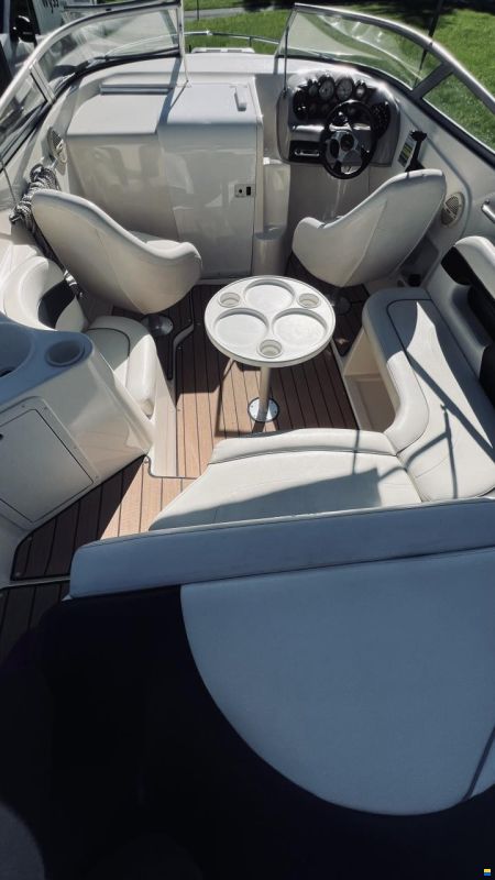 Rinker Captiva 232 Cuddy