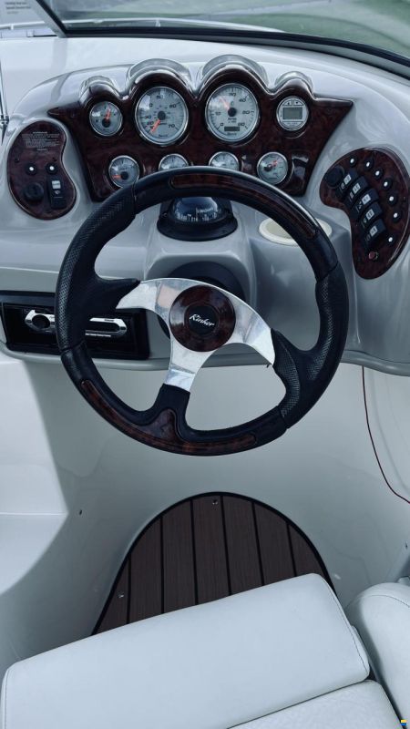 Rinker Captiva 232 Cuddy