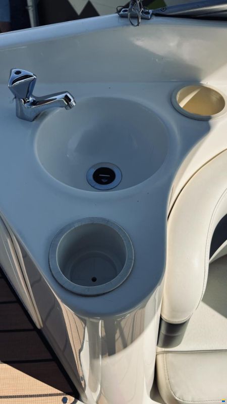 Rinker Captiva 232 Cuddy