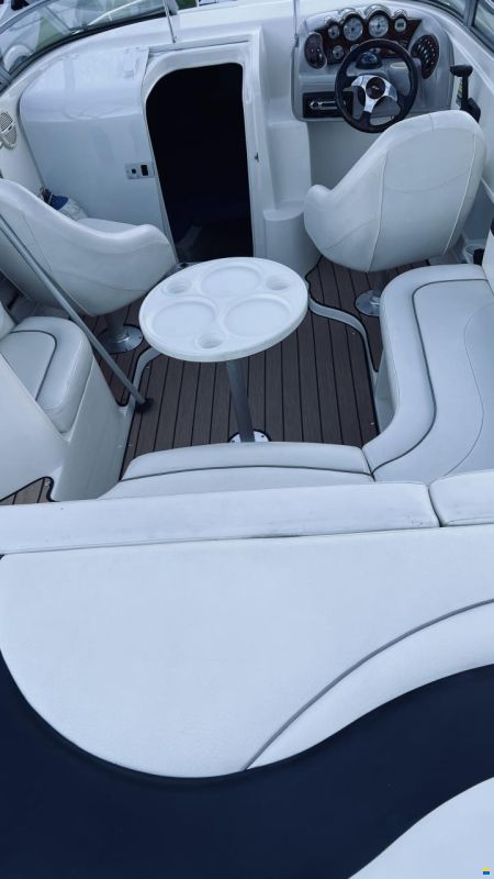 Rinker Captiva 232 Cuddy
