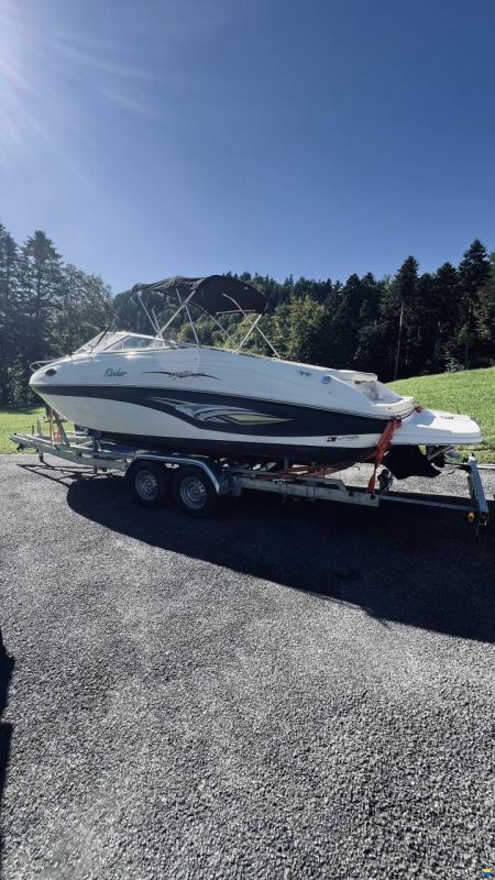 Rinker Captiva 232 Cuddy