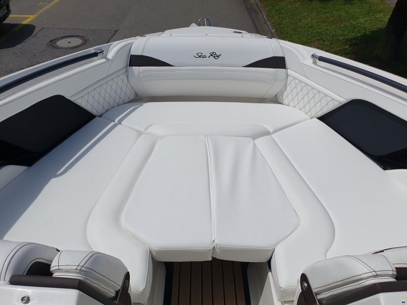 Sea Ray SLX 260 Surf