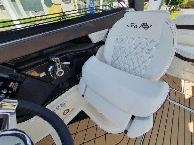 Sea Ray SLX 260 Surf